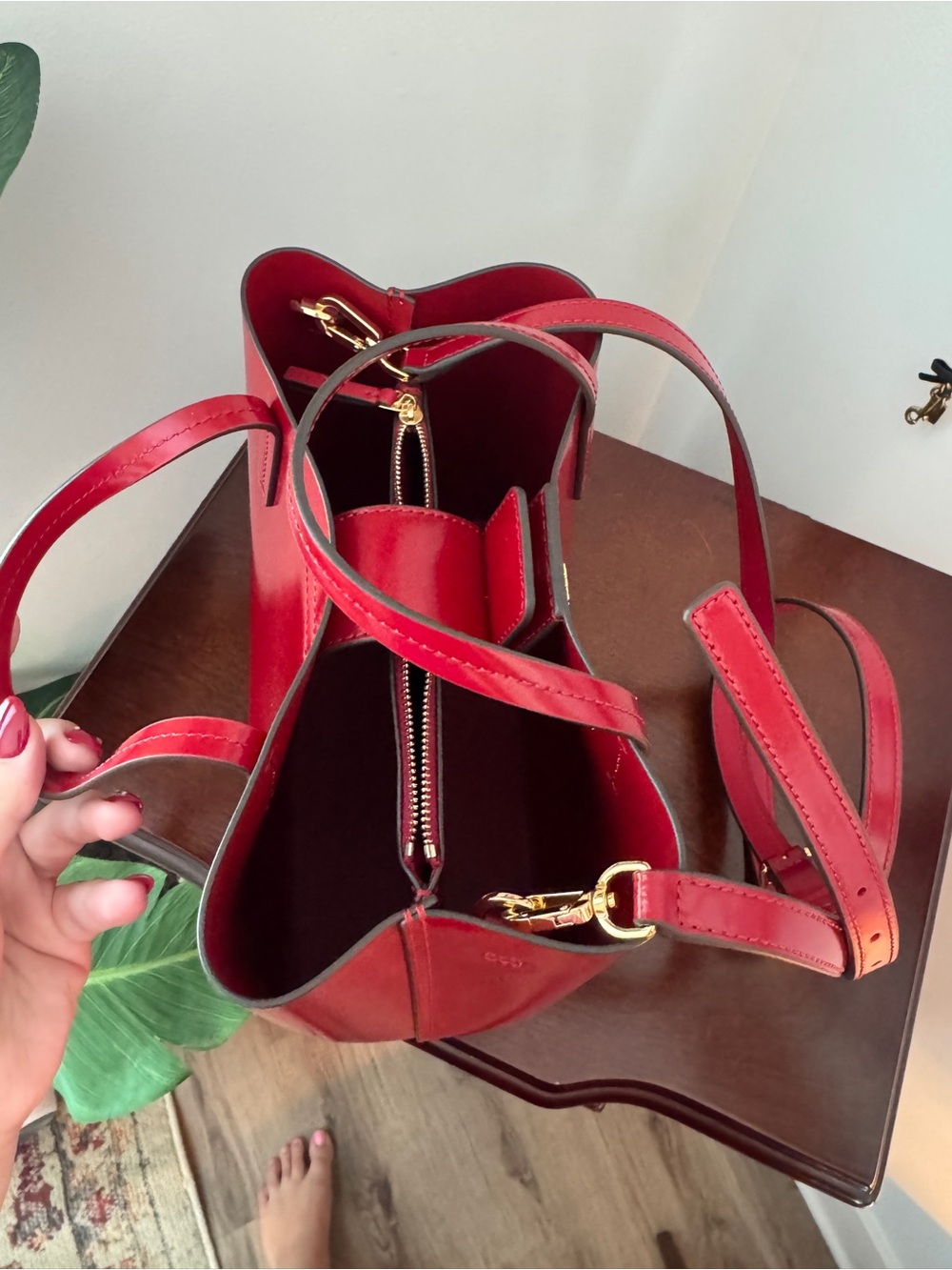 Tory Burch Red Patent Tote with Gold Logo - Picture 5 of 11